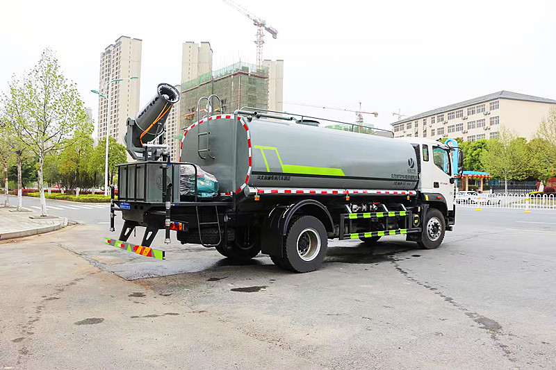 福田瑞沃12-15吨绿化喷洒车